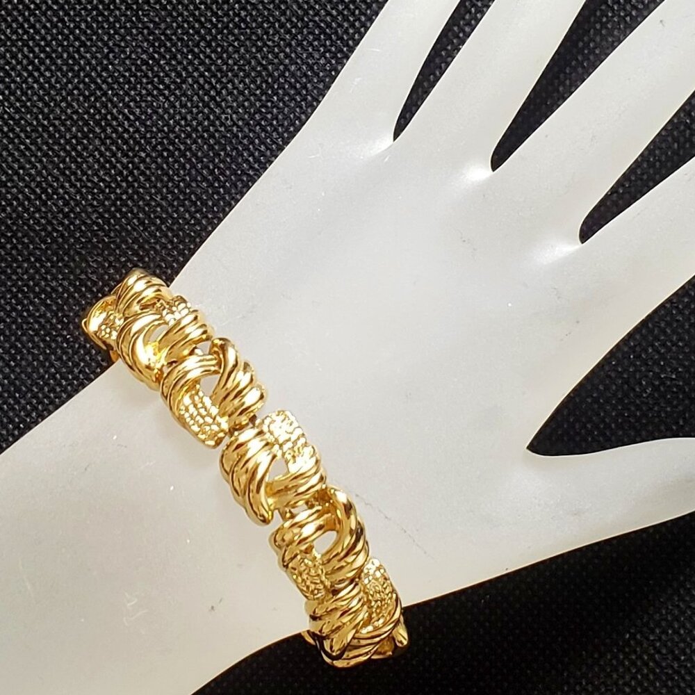 1980-S NINA RICCI SIGNED VINTAGE GOLD TONE  LINC BRACELET.